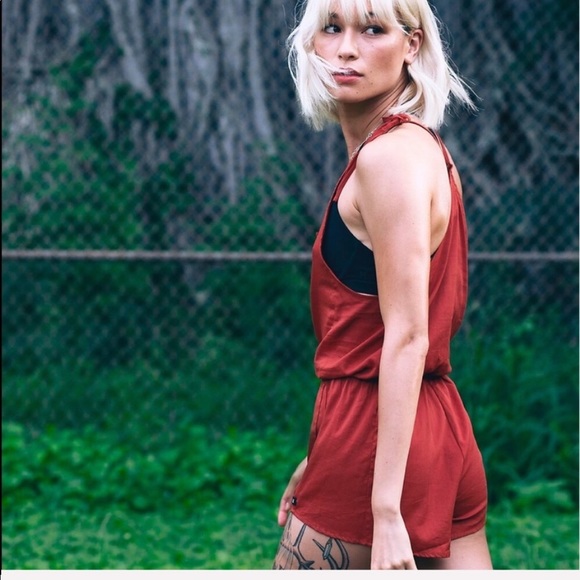 🌴🌼HURLEY- ROMPER🌼🌴 - Picture 4 of 8